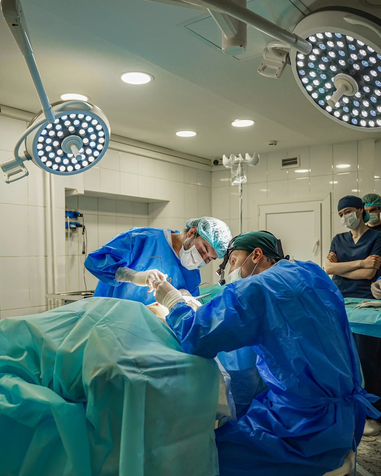 Surgeons during a sleeve gastrectomy