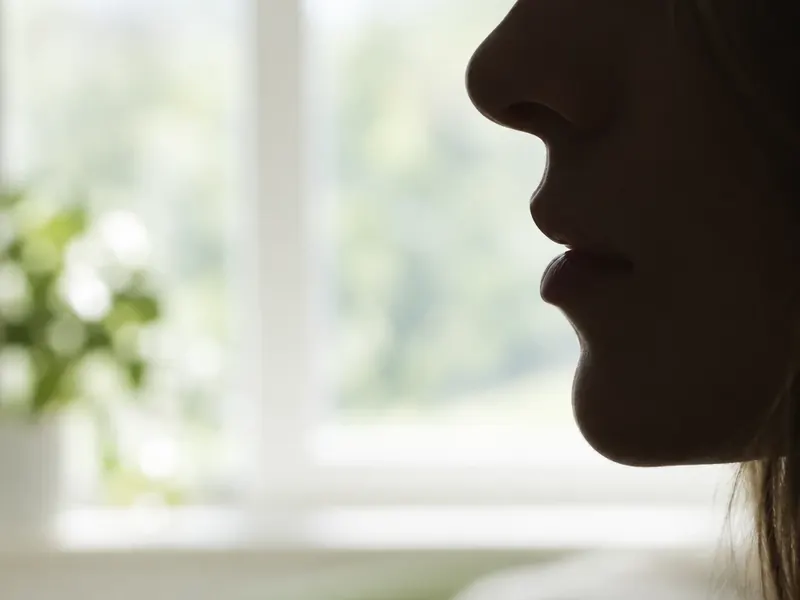 إزالة حدبة الأنف: كيف يصحح تجميل الأنف ظهر الأنف